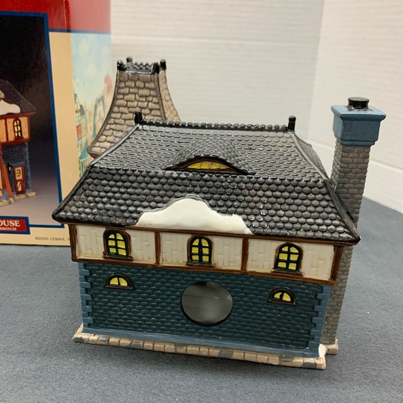 Lemax Caddington Village Chet’s Carpentry & Wood Shop - Picture 4 of 9